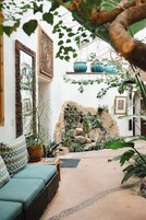 Couples treatment rooms, sauna, steam room, body treatments