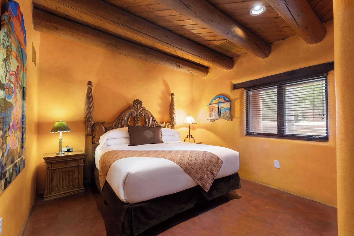 Deluxe Room, Multiple Beds (Global 2BR Suite) | Premium bedding, pillowtop beds, in-room safe, desk