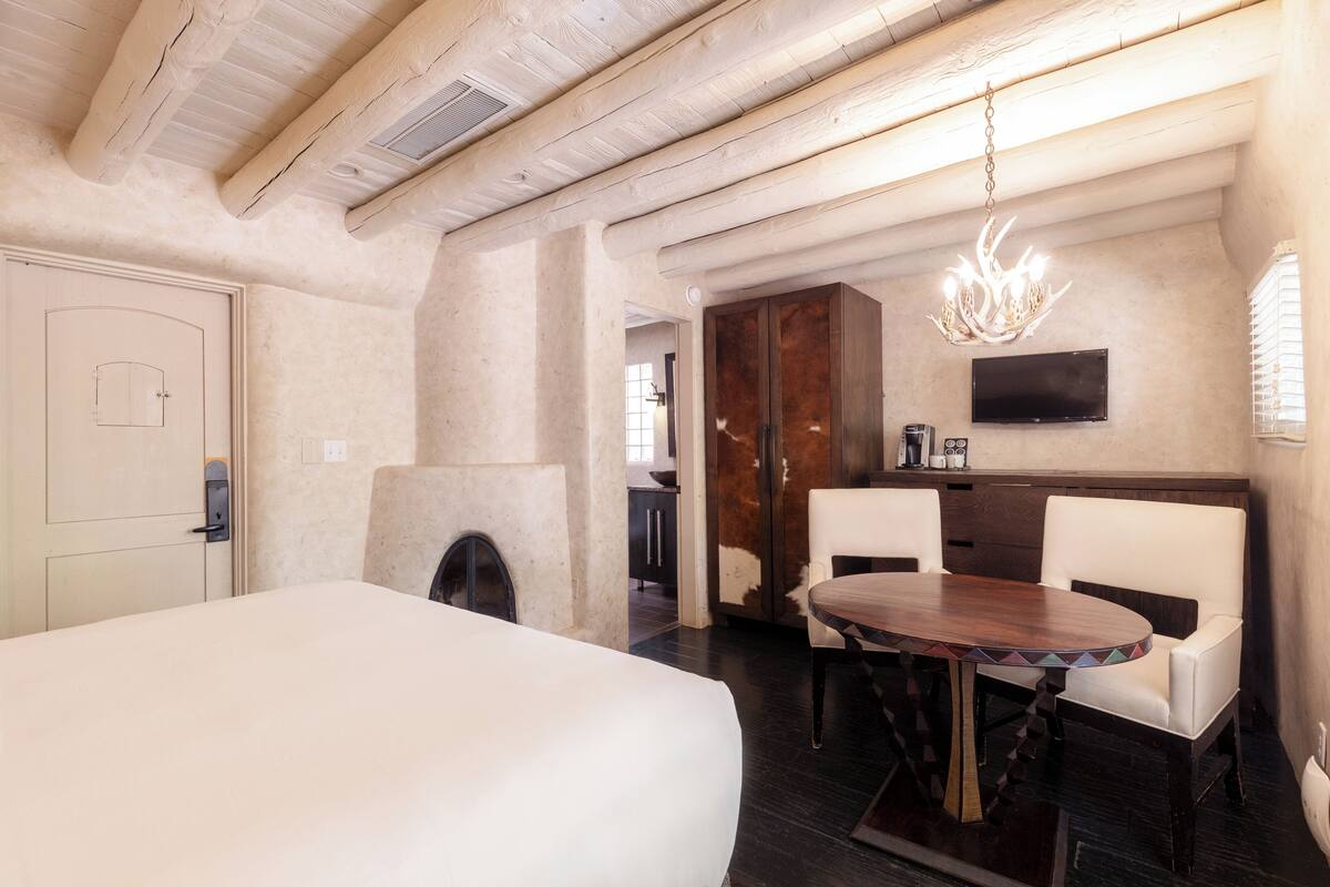 Premium bedding, pillowtop beds, in-room safe, desk