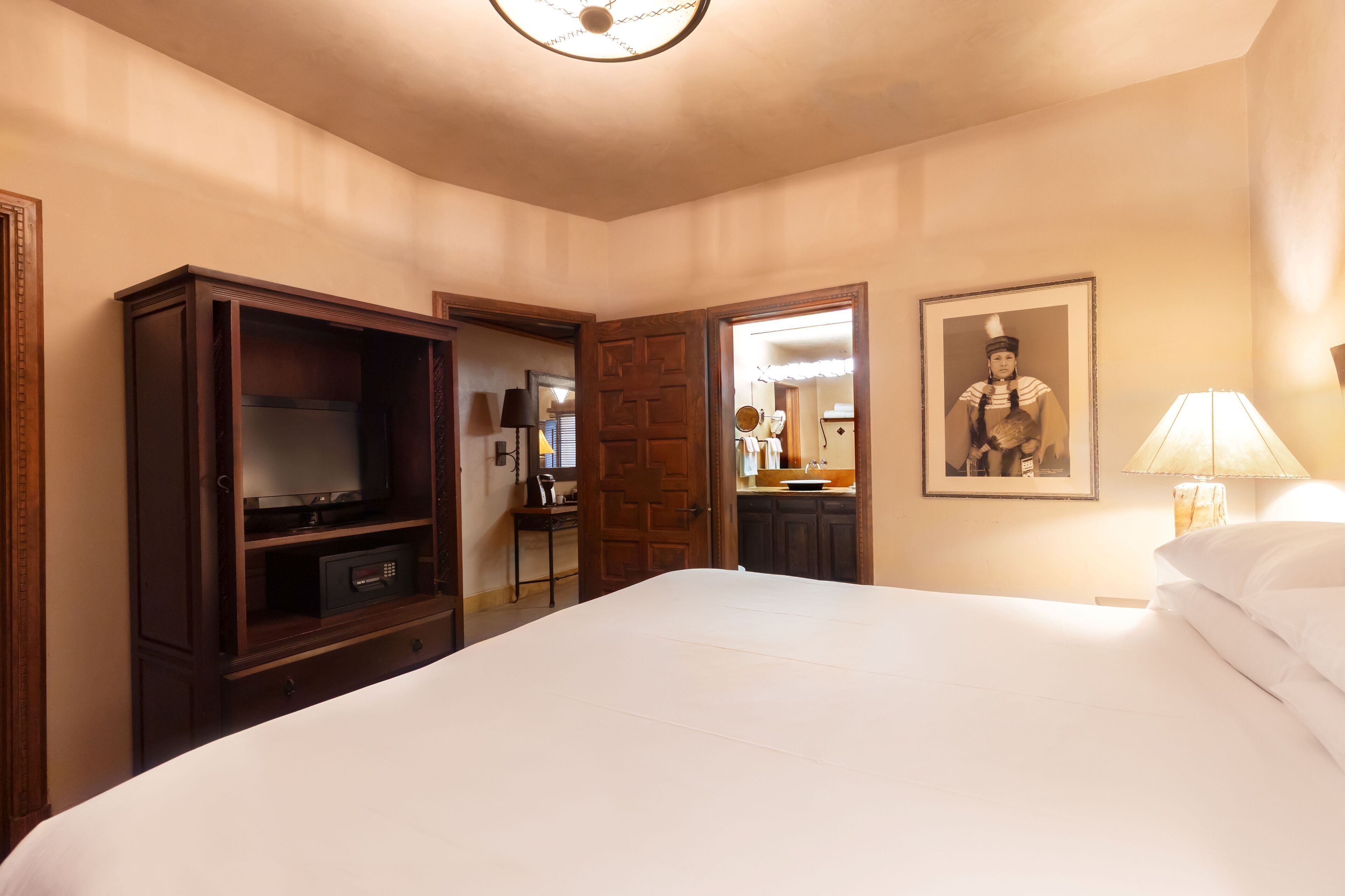 Suíte, 1 cama King, vista para o pátio (Native American Suite) | Roupas de cama premium, camas com colchões pillow-top