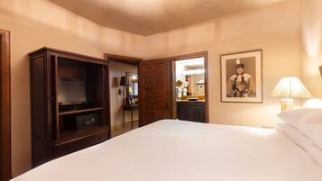 Suite, 1 King Bed, Courtyard View (Native American Suite) | Premium bedding, pillow-top beds, in-room safe, desk