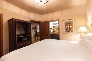 Suite, 1 cama de matrimonio grande, vistas al patio (Native American Suite) | Ropa de cama de alta calidad y colchones con acolchado adicional