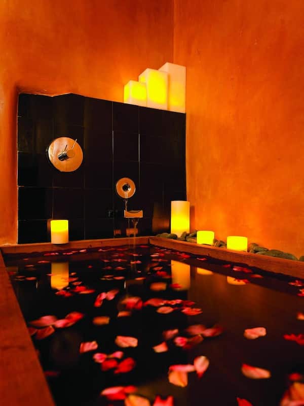 Couples treatment rooms, sauna, steam room, body treatments