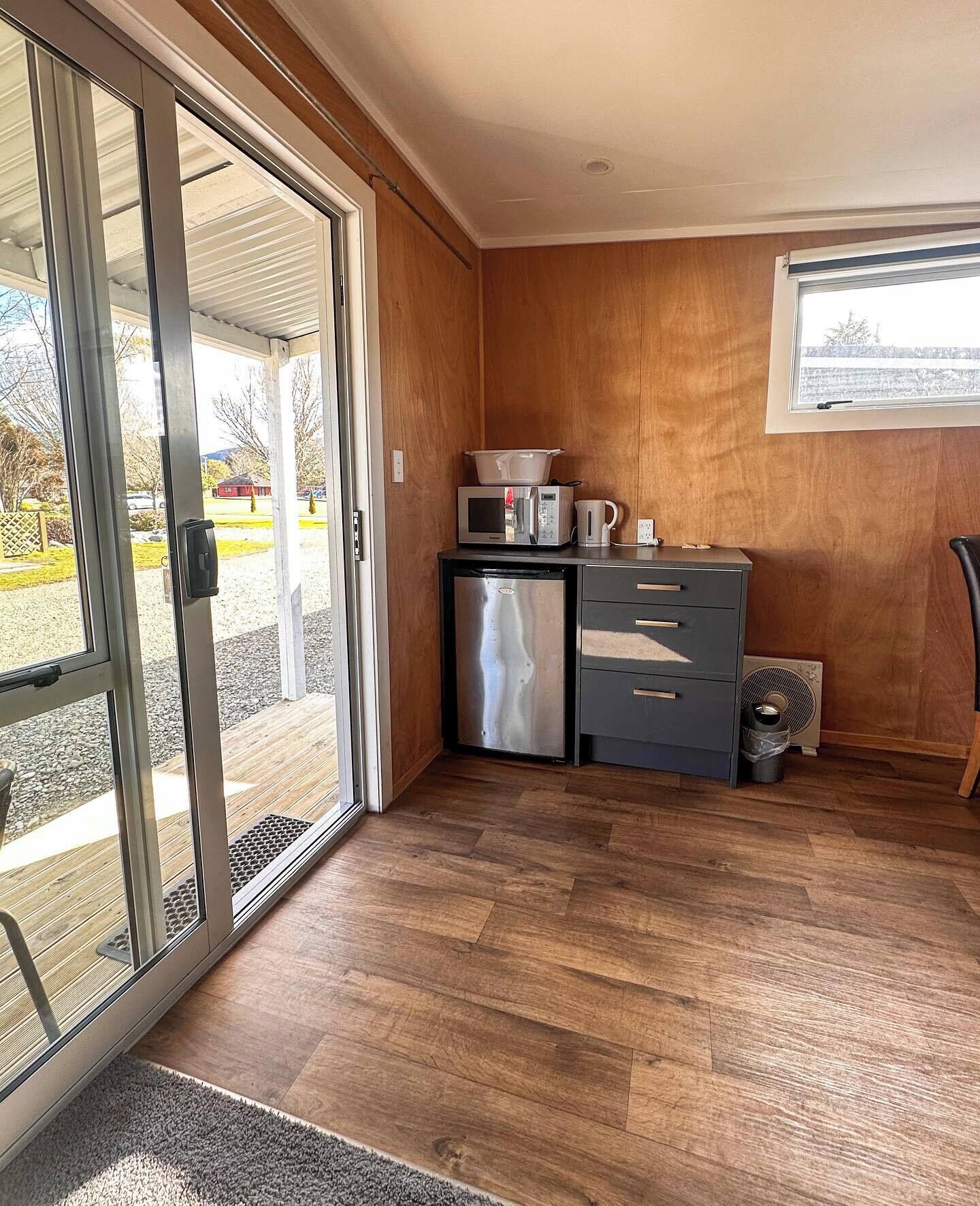 高級寝具、セーフティボックス (室内)、客室ごとに異なるインテリア、デスク