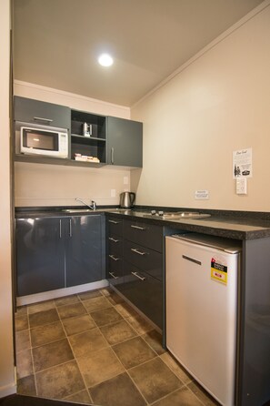 Suite, 1 Bedroom | Private kitchen | Fridge, coffee/tea maker