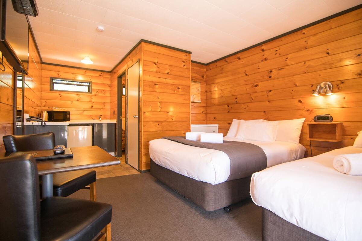 Studio, Multiple Beds | Premium bedding, in-room safe, individually furnished, desk