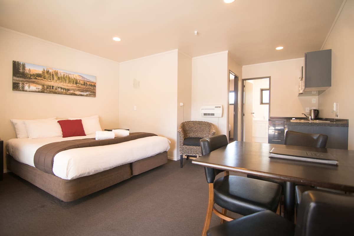 Suite, 1 Bedroom | Living room | 32-inch flat-screen TV with digital channels, TV