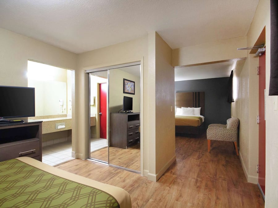 Suite, Multiple Beds, Non Smoking (3 Double Beds) | Desk, iron/ironing board, free cots/infant beds, free WiFi