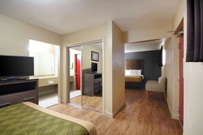 Suite, Multiple Beds, Non Smoking (3 Double Beds)