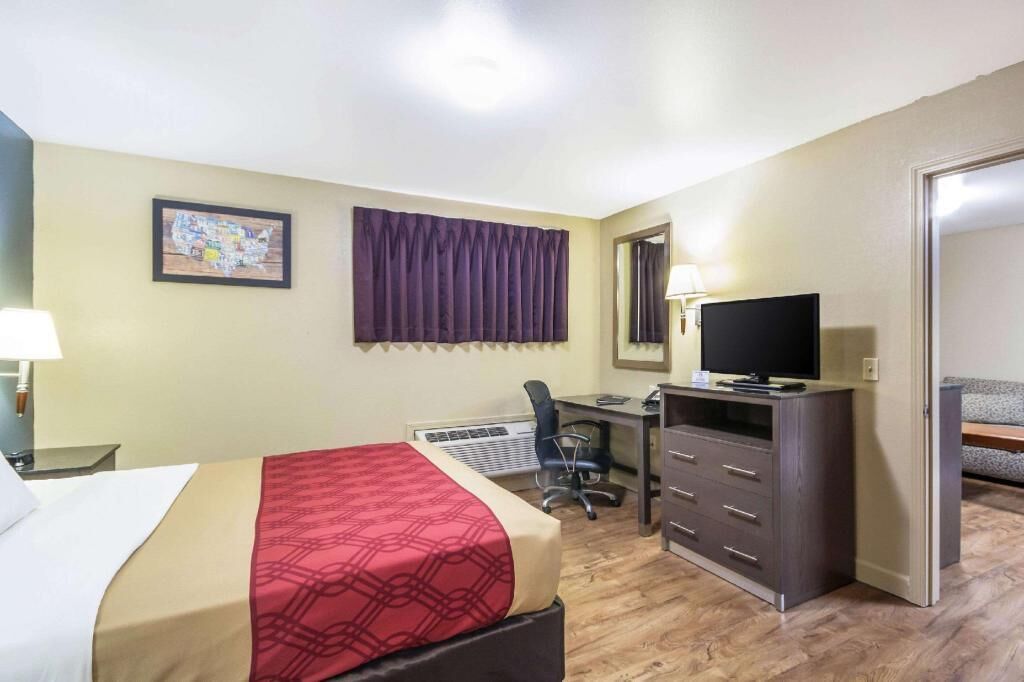Desk, iron/ironing board, free cribs/infant beds, free WiFi