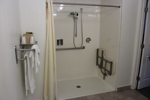 Free toiletries, hair dryer, towels - Budget Inn Redwood City (Redwood City)