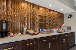 Colazione continentale inclusa, servita tutte le mattine 