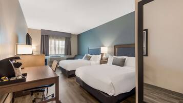 Standaard kamer, 2 queensize bedden, niet-roken, koelkast (with Sofabed) | Een bureau, een laptopwerkplek, verduisterende gordijnen