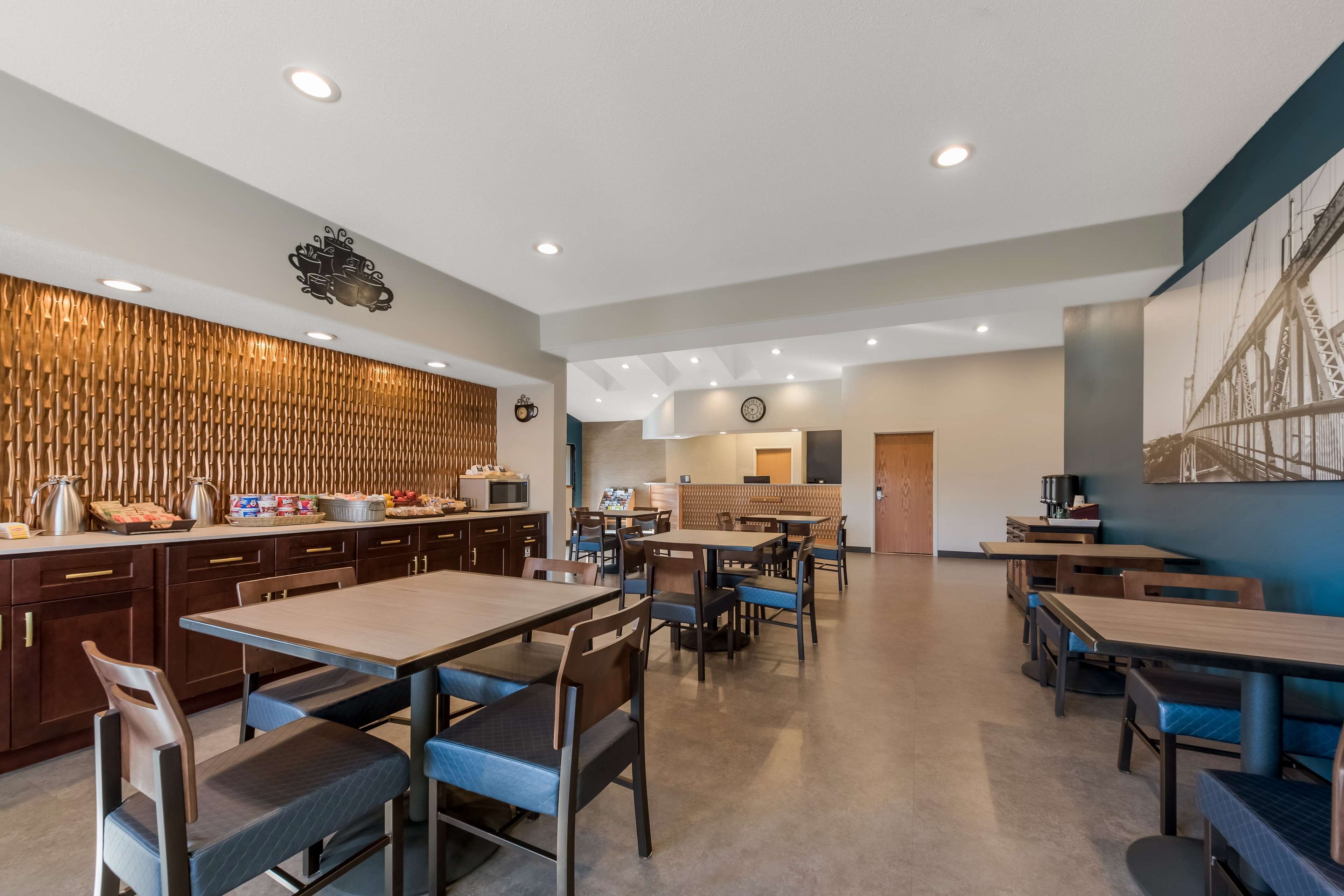 Free daily continental breakfast 