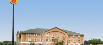 Super 8 by Wyndham Grayville