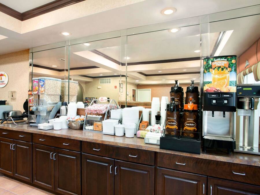 Tägliches inbegriffenes kontinentales Frühstück