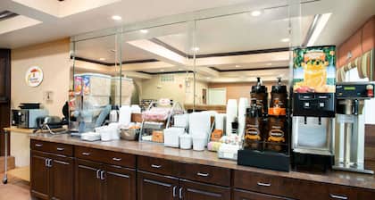 Super 8 by Wyndham Grayville