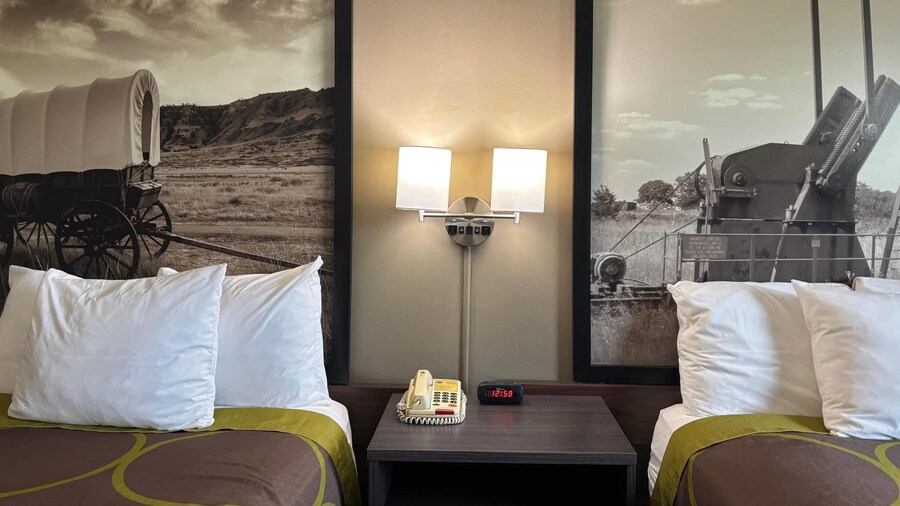 Super 8 by Wyndham Grayville