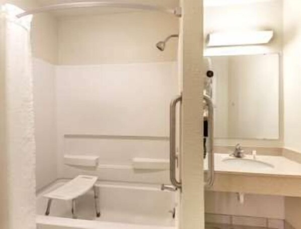 Zimmer, 1 King-Bett, barrierefrei | Badezimmer