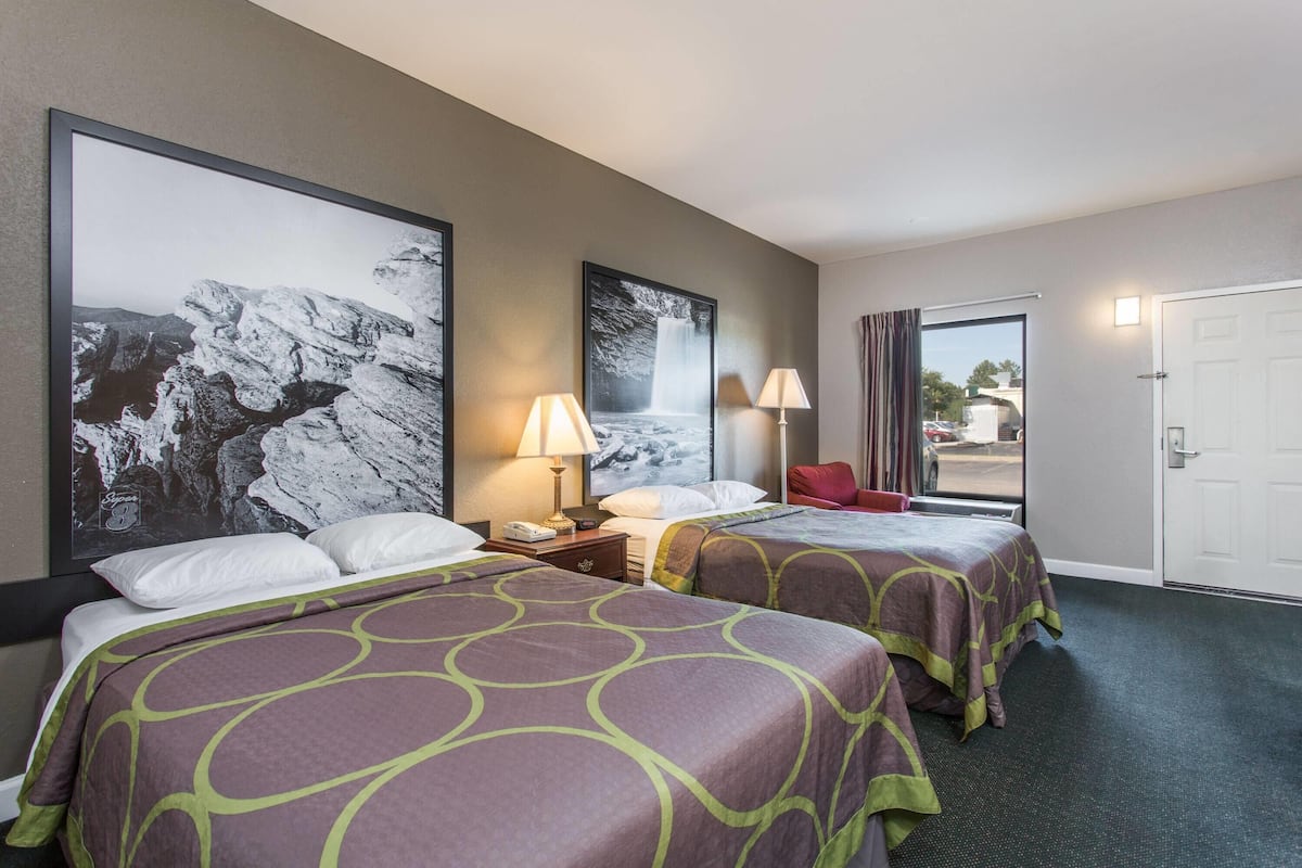 Room, 2 Double Beds, Non Smoking | Desk, iron/ironing board, cribs (free), WiFi (free)