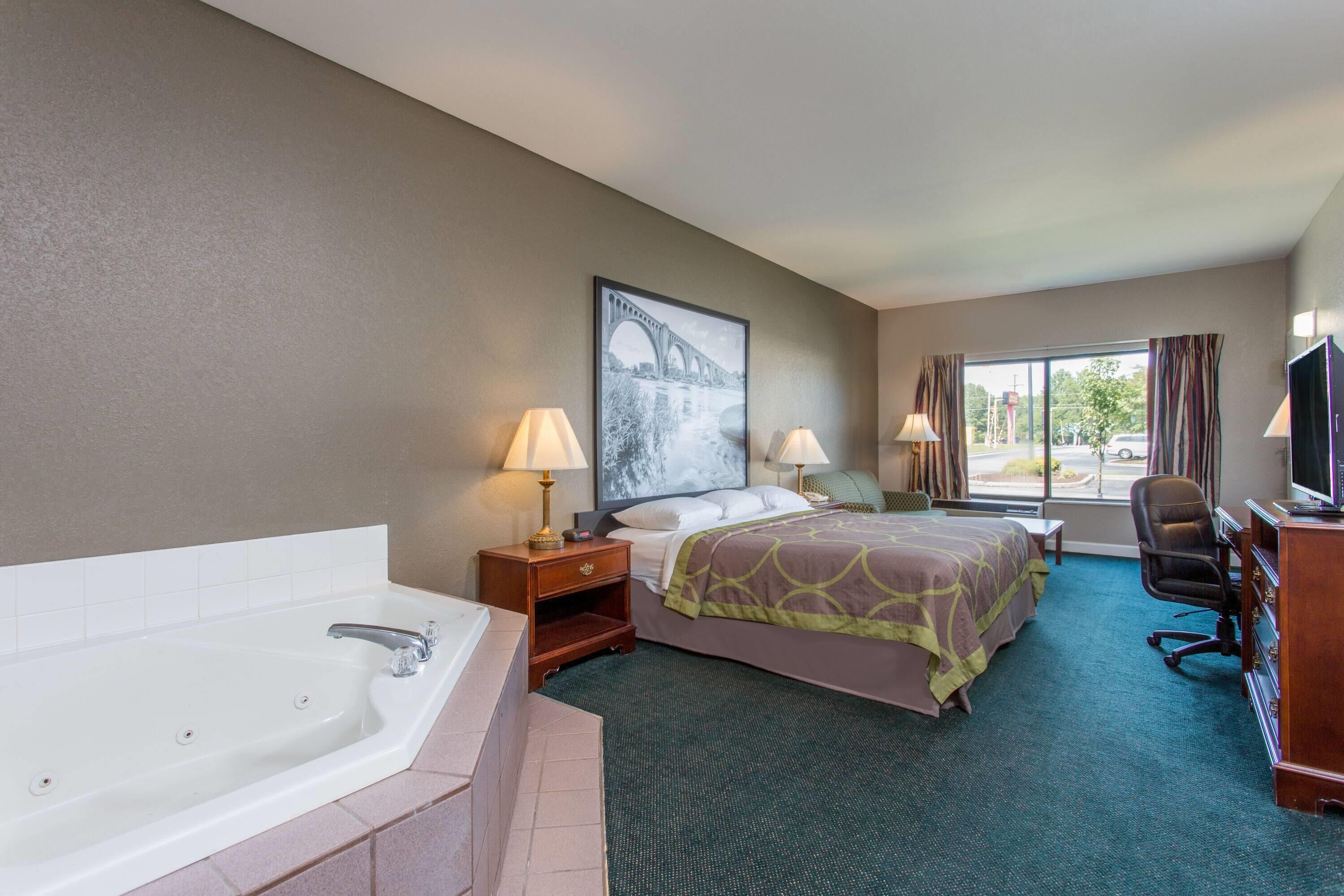 Jetted bathtub