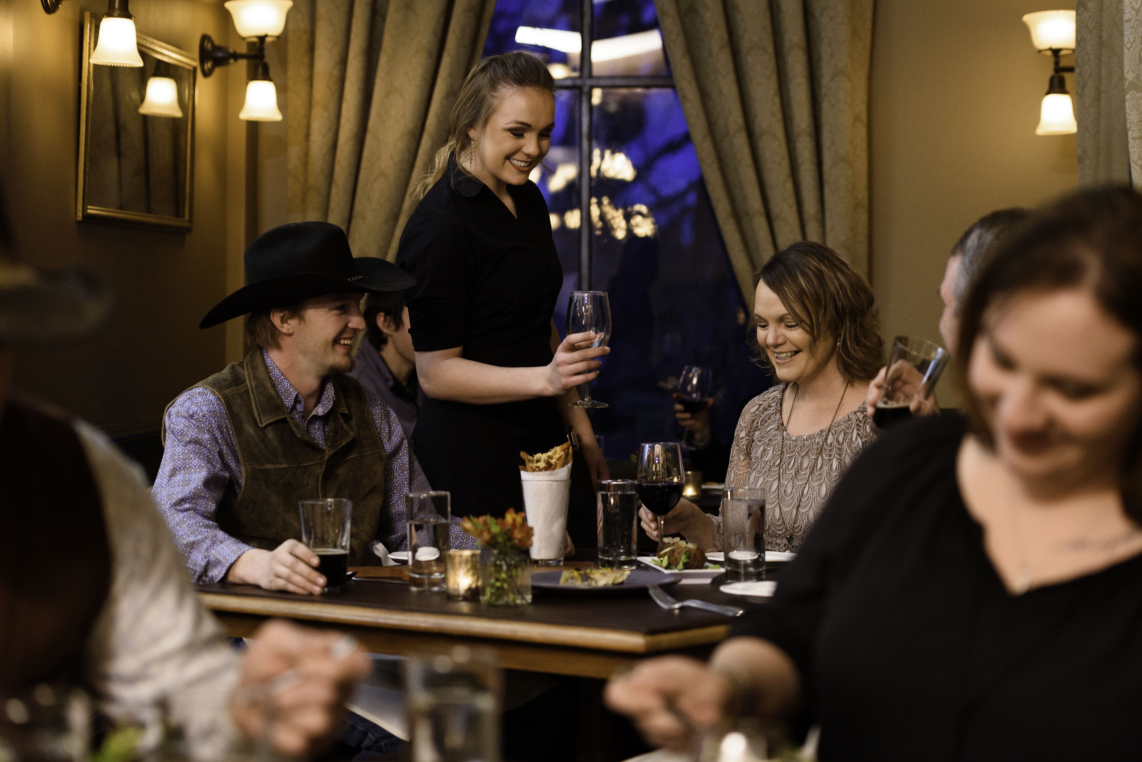 dinner and brunch served, american cuisine