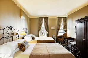 Deluxe Double Room, 1 Bedroom | Desk, iron/ironing board, free WiFi, bed sheets