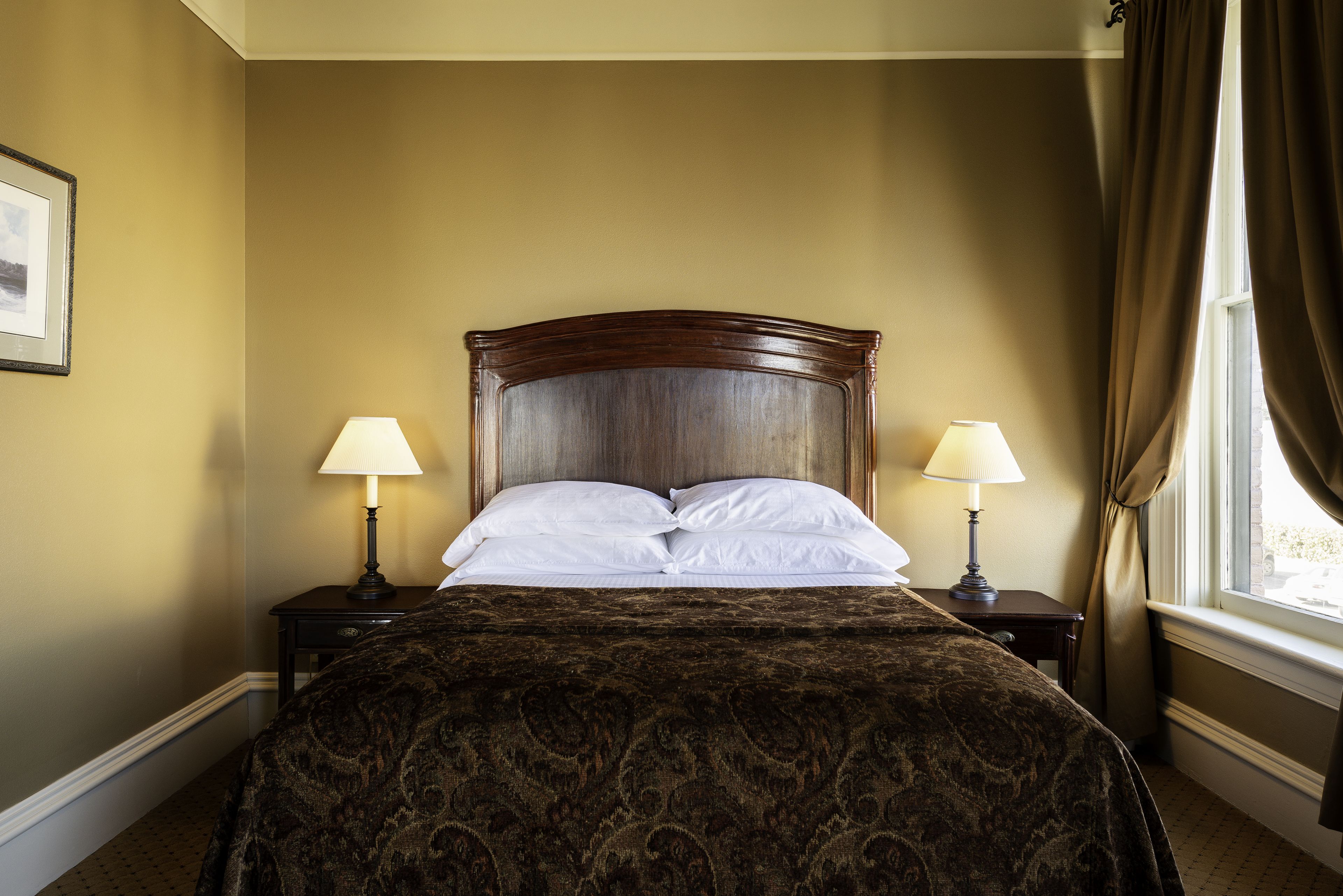 deluxe room, 1 queen bed | 1 bedroom, desk, iron/ironing board, free wifi