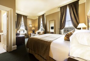 Bureau, fer et planche à repasser, Wi-Fi gratuit, draps fournis