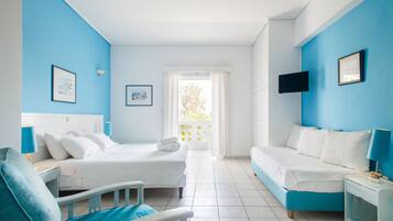 Family Studio | In-room safe, individually decorated, individually furnished, desk