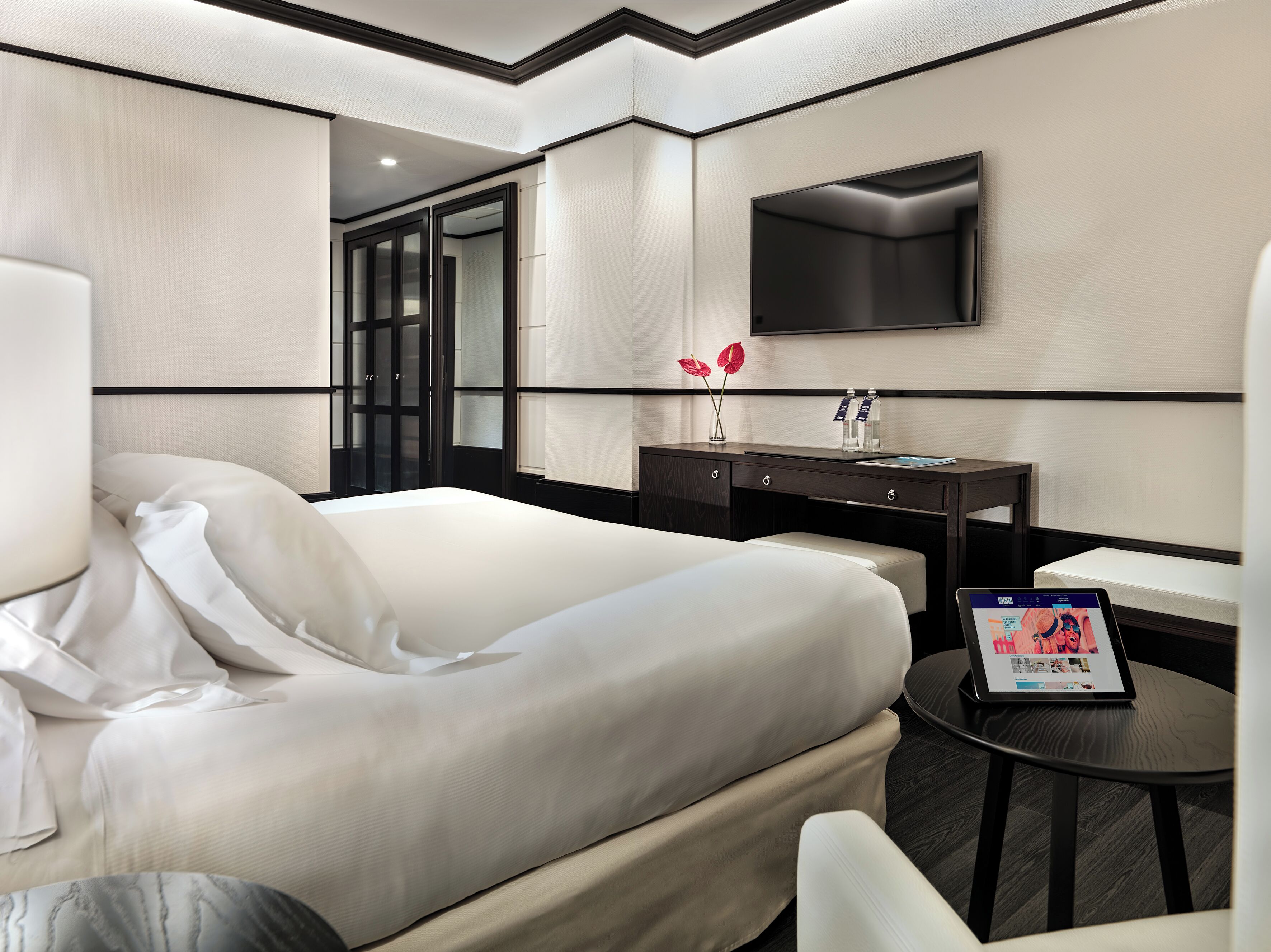 Minibar, in-room safe, desk, laptop workspace