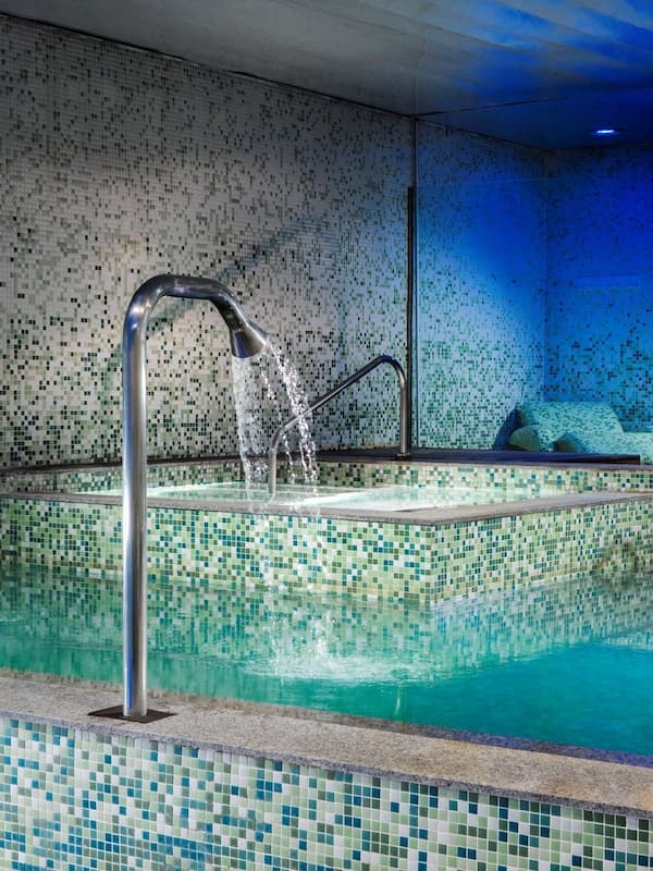 Sauna, hot tub, steam room, Turkish bath, body treatments, aromatherapy