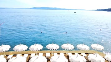 Spiaggia privata, lettini da mare, ombrelloni, immersioni subacquee