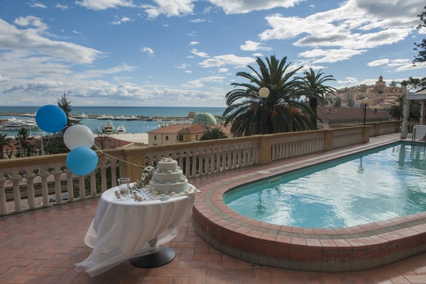 Seasonal outdoor pool, open 9:00 AM to 6:00 PM, sun loungers
