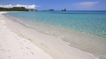 Beach nearby, beach bar