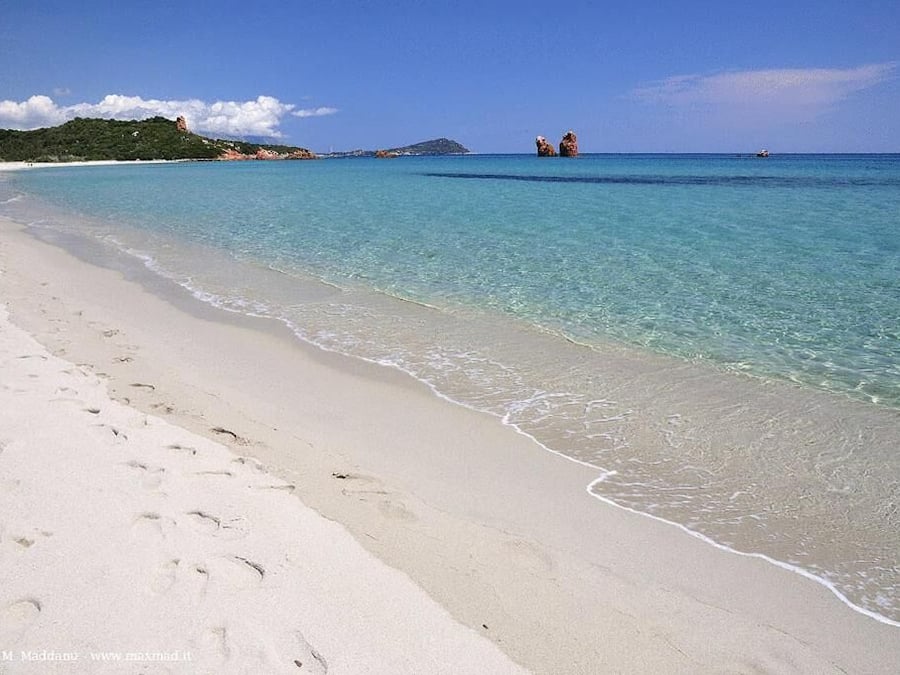 Beach nearby, beach bar