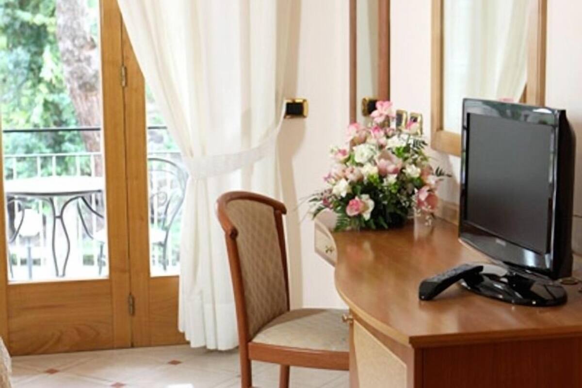 Standard Double Room | Minibar