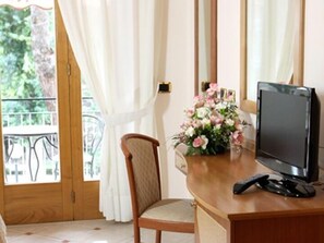Standard Double Room | Minibar