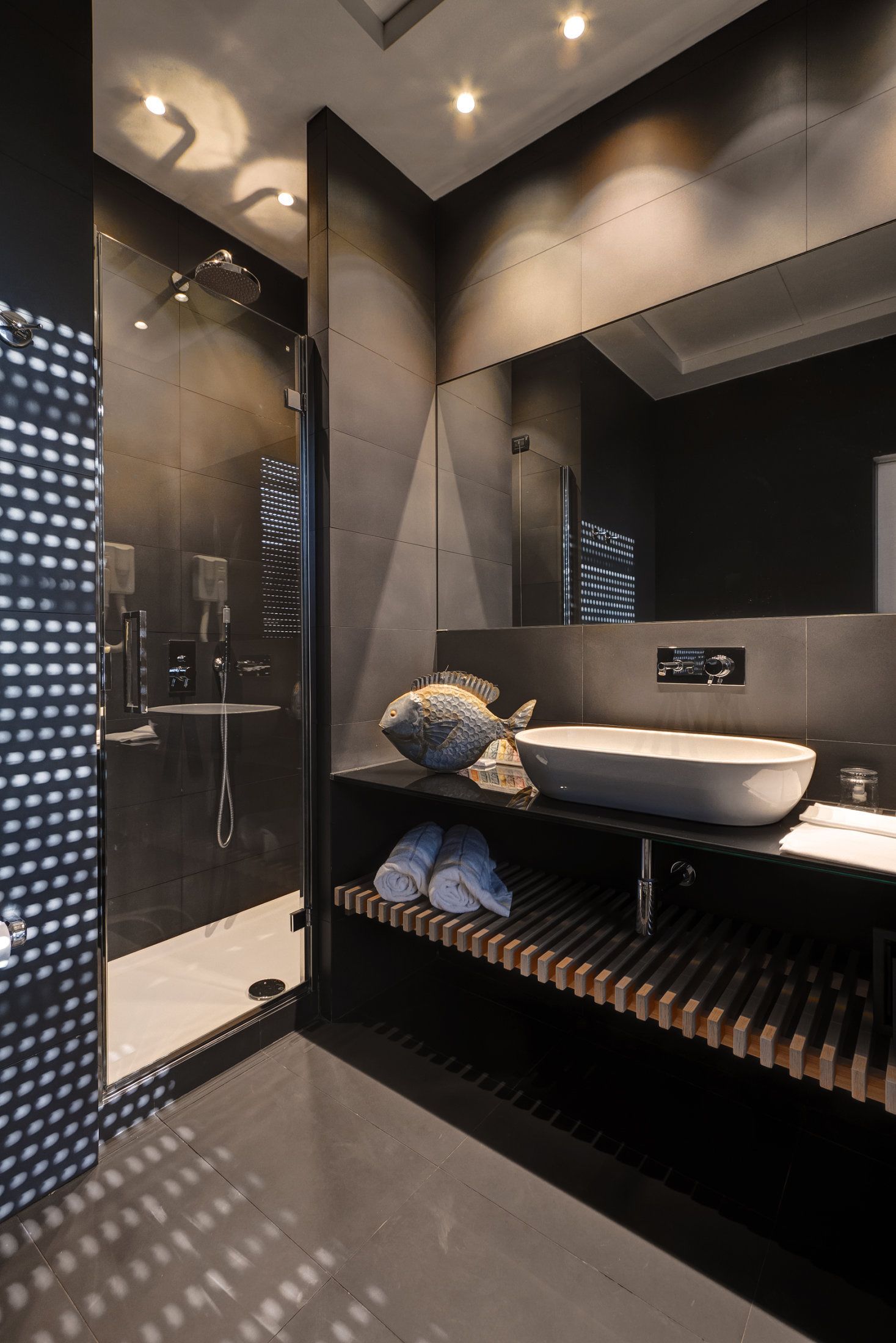 rainfall showerhead, free toiletries, hair dryer, slippers