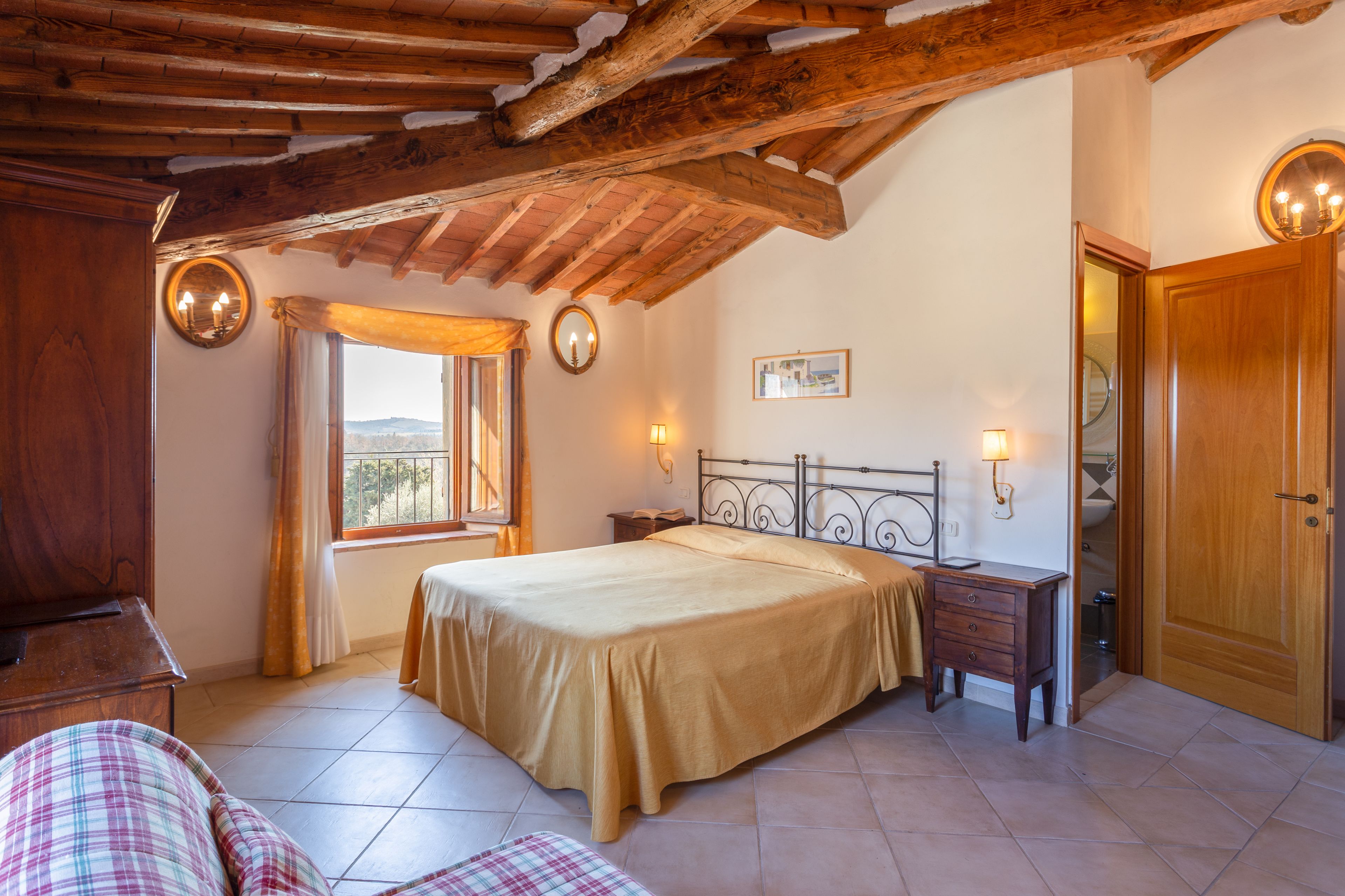 1 bedroom, premium bedding, in-room safe, desk