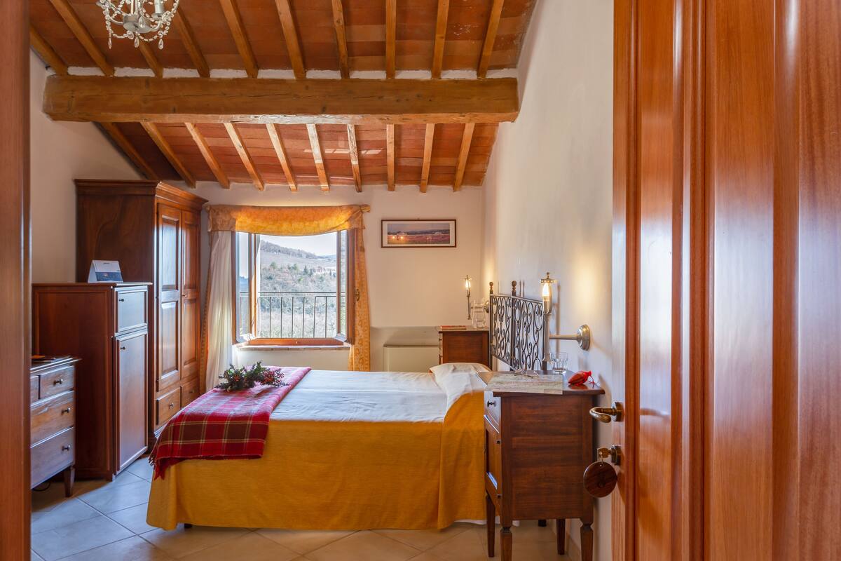 family room | 1 bedroom, premium bedding, in-room safe, desk