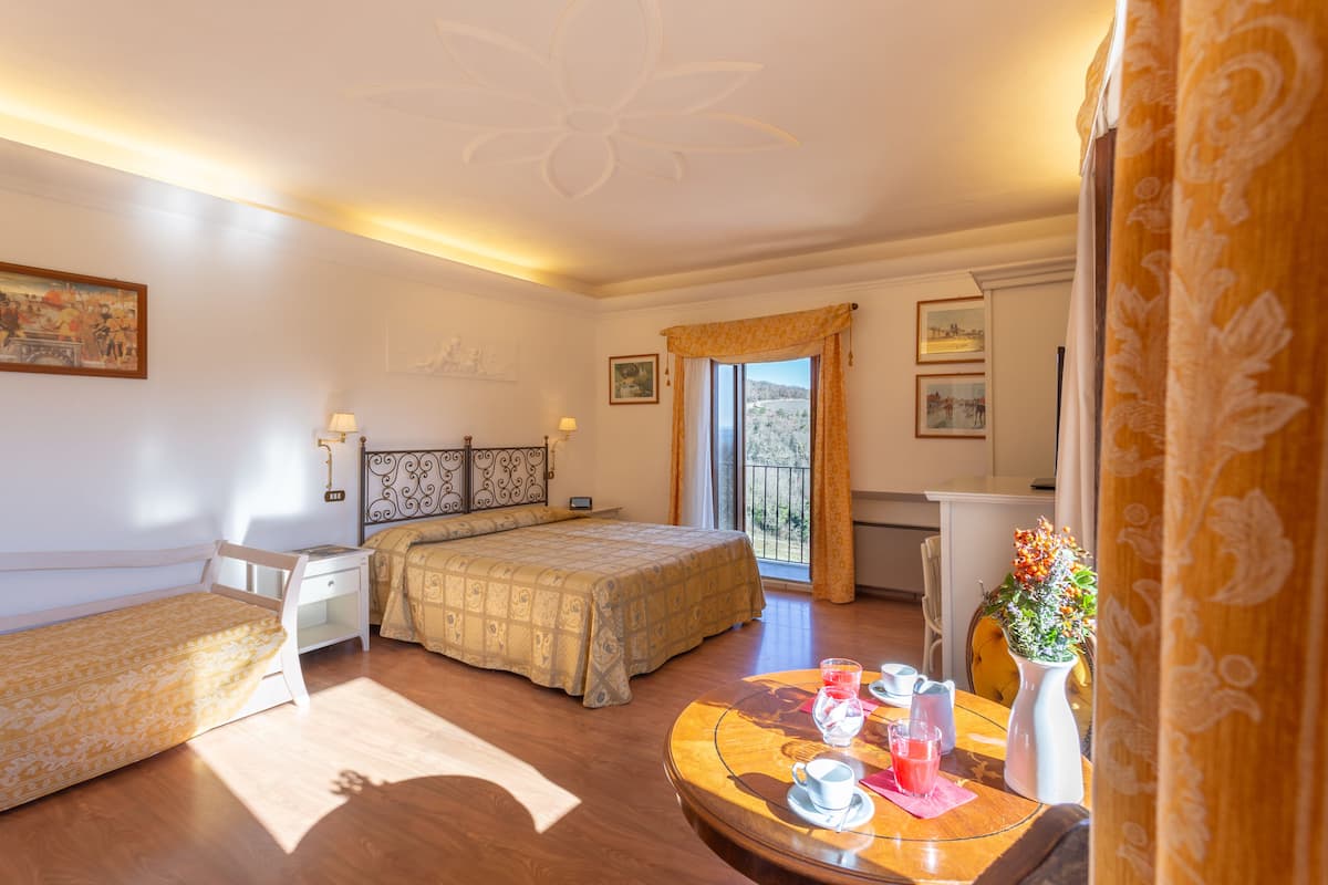 Premium bedding, in-room safe, desk, blackout curtains
