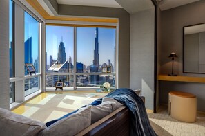 Picture-Perfect Room | Hypo-allergenic bedding, minibar, in-room safe, desk