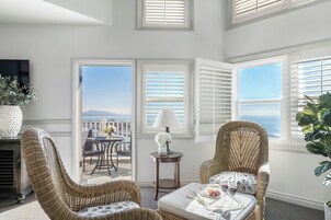 高档床上用品、羽绒被、加厚床垫、特色装修