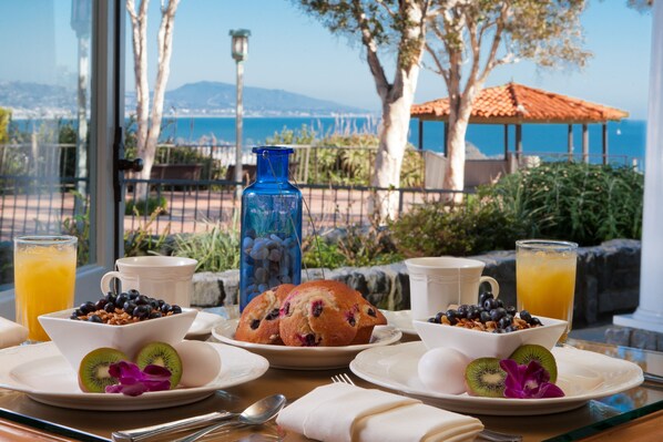 Petit-déjeuner complet compris tous les jours