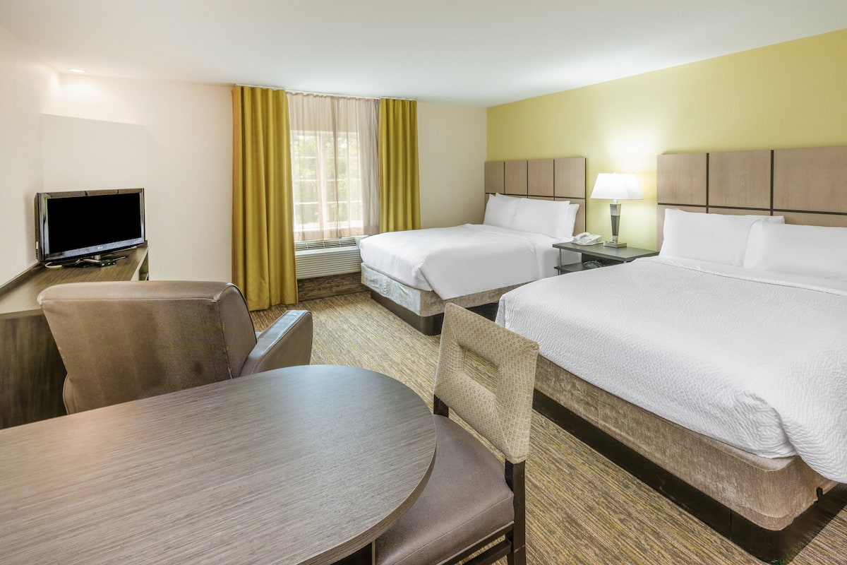 1 bedroom, in-room safe, desk, rollaway beds