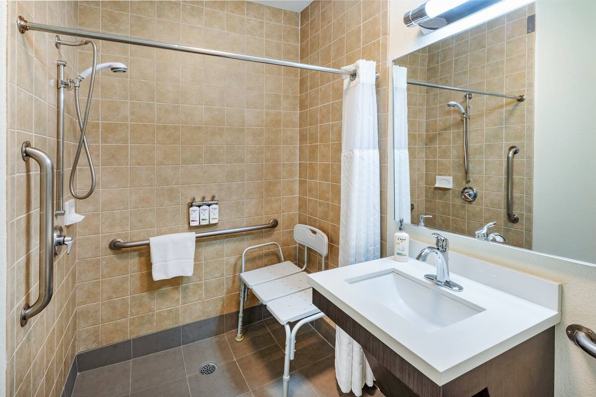 suite, 1 bedroom, accessible bathtub (mobility, accessible tub) | bathroom | hair dryer, towels