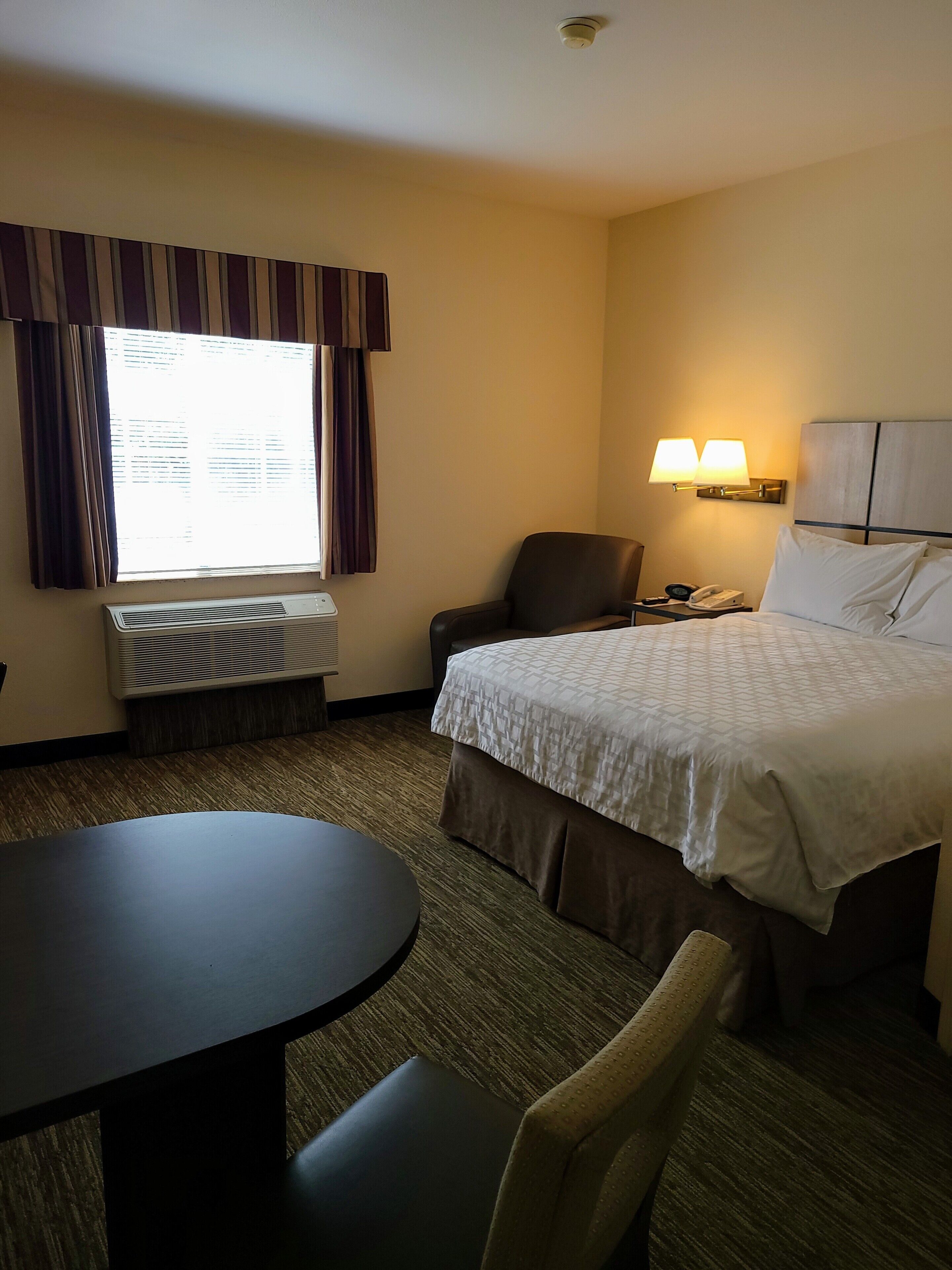 1 bedroom, in-room safe, desk, rollaway beds