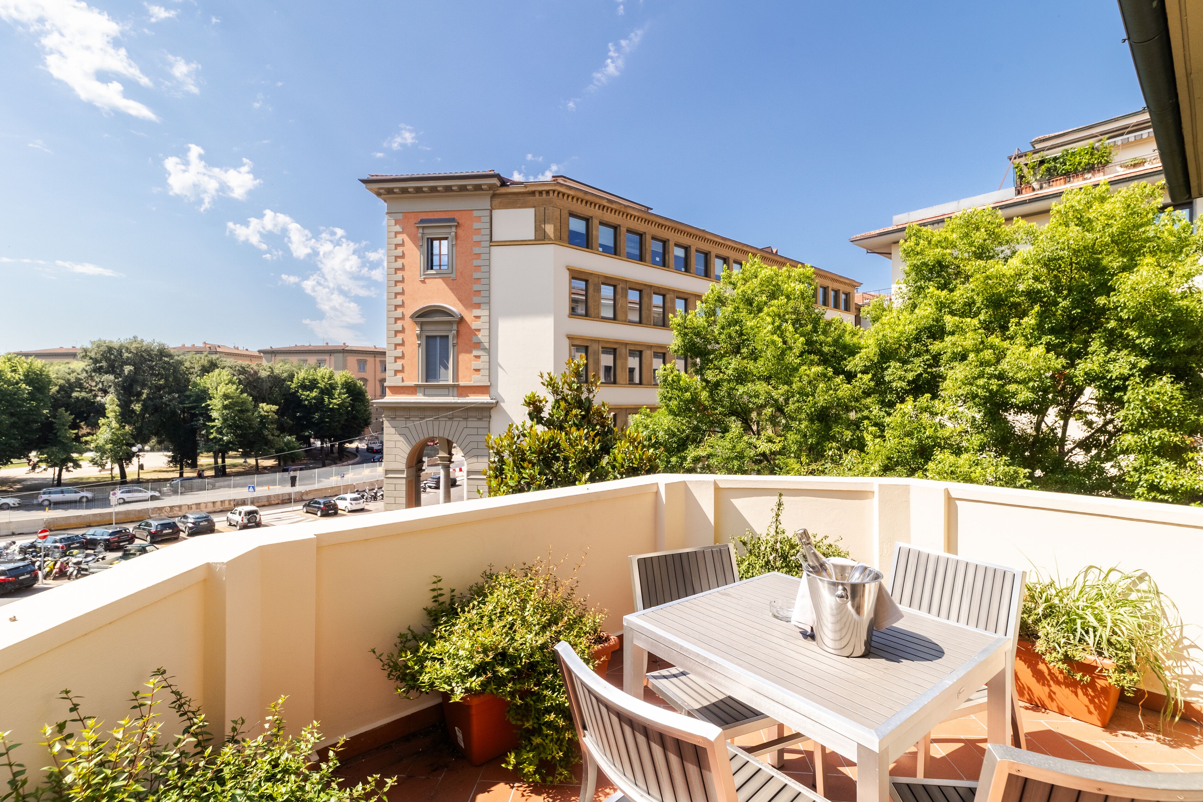 suite | terrace/patio