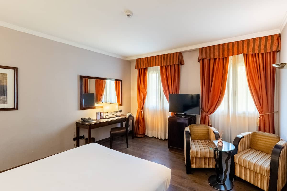 1 bedroom, in-room safe, desk, laptop workspace